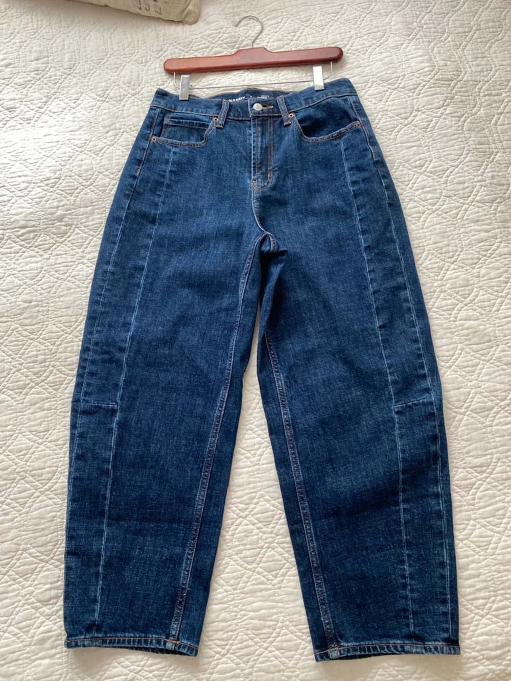 Old Navy Evie High Rise Barrel Leg Dark Wash Trending Jeans Size 8 - Picture 4 of 16